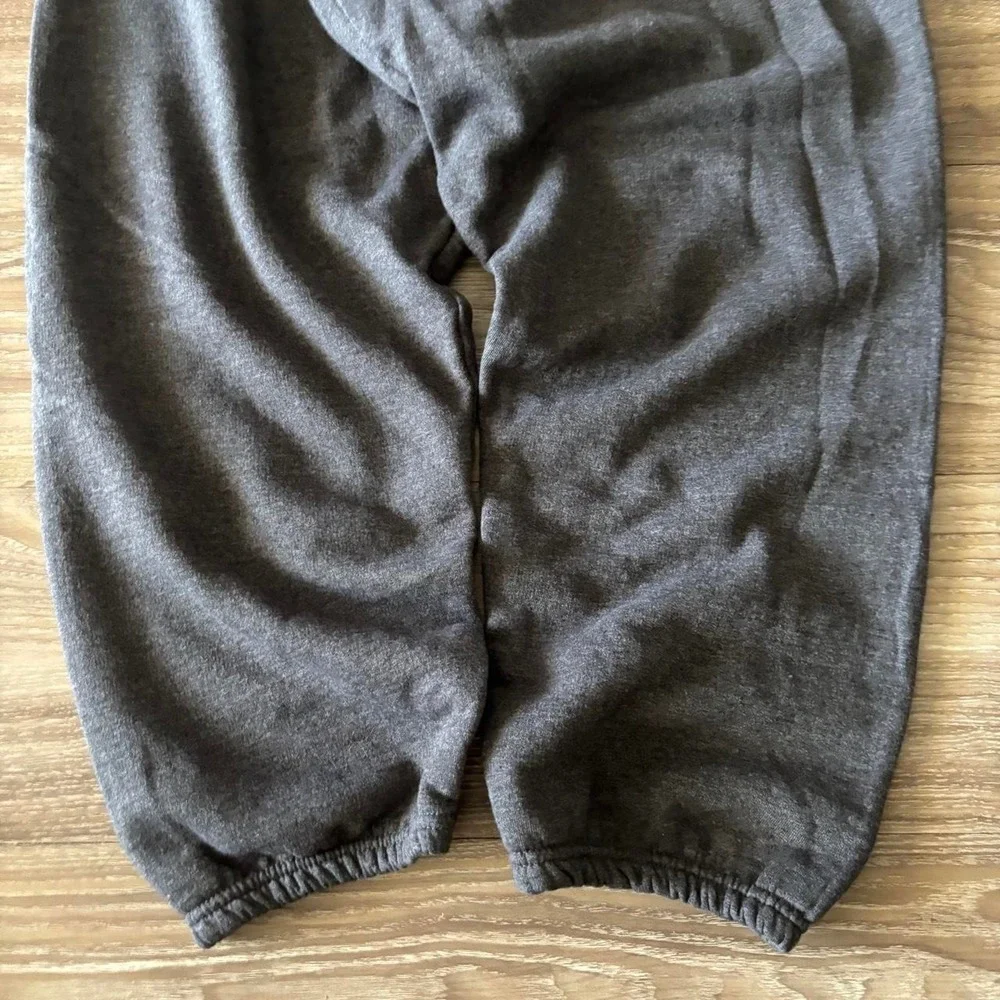 Vintage Y2K/2000s Baggy Grey Skater Comfy Essential Sweatpants! Fits XL